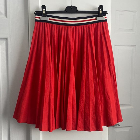 Theory Red Pleated Skirt, size Small. - Picture 5 of 6